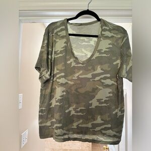 American Eagle Women’s V Neck Shirt